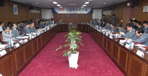 3일 방배동 서울메트로 본사에서 ERP 구축 착수보고회가 열렸다. 이 자리에는 서울메트로 김상돈 사장, LG CNS 신재철 사장 등이 참석하여 사업의 성공적 수행을 다짐했다.