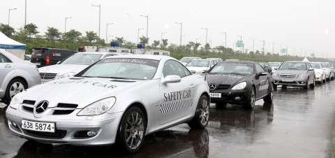 메르세데스-벤츠 코리아가 5일 ‘CDI 드라이빙 익스피리언스(CDI Driving Experience)’ 시승 행사를 인천 영종도 스카이 72 모터파크에서 개최했다.