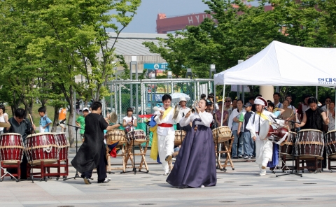 현대중공업의 「이웃과 함께하는 단오 축제」