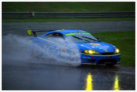 침수로 주행이 어려워진 스피드웨이