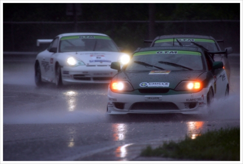 폭우로 레인타이어로 교체하고 경기에 나섰지만 코스상태가 여의치 않았다