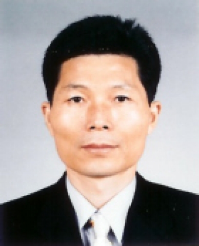 (수필가 김영일)