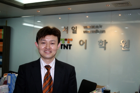 테리홍 강사는 문법과 어휘력부터 갖춰야 읽고 듣는 영어가 가능하다고 강조한다.