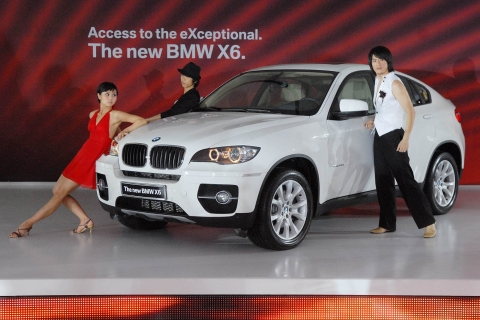 BMW X6 출시 퍼포먼스 가로컷