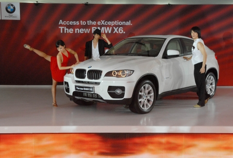 BMW X6 출시 퍼포먼스 가로컷