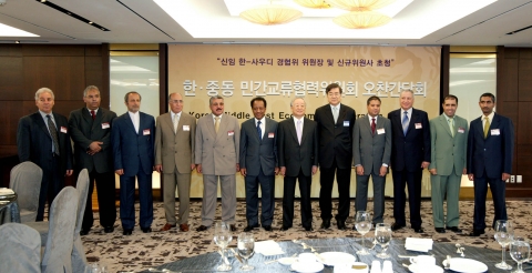 사진 오른쪽에서 다섯번째 조양호 한진그룹 회장,여섯번째 손경식 대한상공회의소 회장.