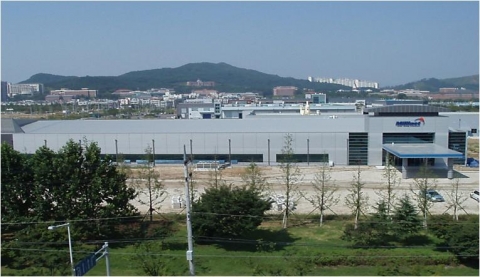 세계적인 금융기관 맥쿼리 그룹으로부터 유치한 외자를 2기, 150MW 증축에 사용하게 될 미리넷솔라 대구공장 전경