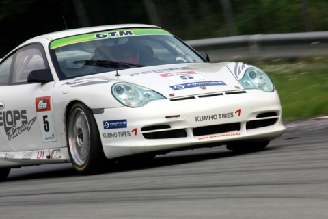 시즌 첫 우승과 2007 개막전 우승이후 15개월만에 우승을 차지한 펠롭스 레이싱팀의 박상무 선수의 역주모습