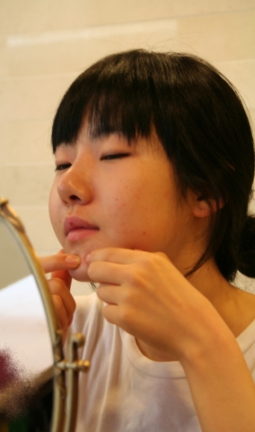 여름철 더욱 심해지는 피부 트러블은 가려움증을 유발하여 상처가 되기 쉽다.