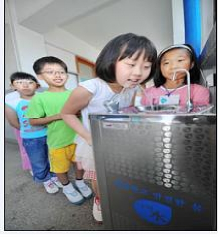 학교 복도 음수대