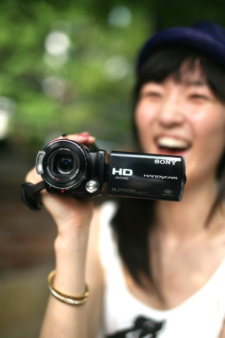 세계최초로 캠코더에 스마일셔터 기능 탑재된 풀HD 캠코더, 핸디캠 HDR-CX12