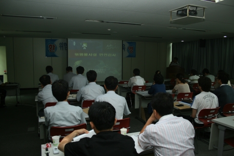 공사 문덕인 시설검사 팀장이 위험물 검사 관련 법률에 대해 설명하고 있다.