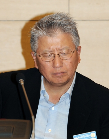 주제발표자인 정구현 삼성경제연구소장이 토론에 임하고 있다.