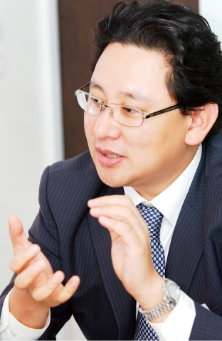 무선망과 센서기술을 이용한 위치기반 서비스를 제공하는 솔루션 업체인 와이어리스웍스(WirelessWERX)는 오늘 신임 아태지역 영업총괄 부사장으로 서재호 전 이노패스소프트웨어 한국 지사장(사진)을 임명했다고 발표했다.