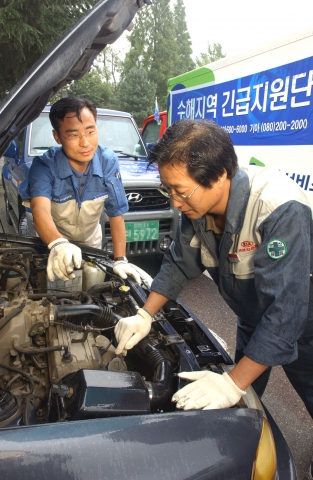 현대·기아자동차는 집중호우로 인한 피해지역에 ‘수해지역 긴급지원단’을 투입하는 등 차량 특별점검 서비스를 시행한다.