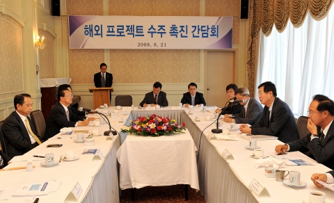 우측에서 2번째 조환익 사장