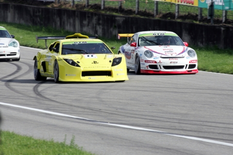 강력한 파워와 스피드로 예선을 압도 했던 국산 첫 수제 스포츠카 스피라GT는 결승전에서 아쉬운 리타이어로 다음 경기를 기약해야 했다