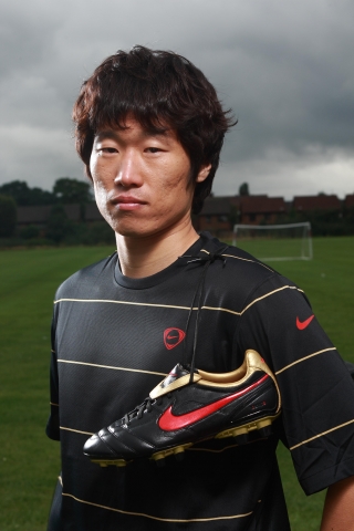 박지성 불사조 축구화 신고 UEFA 수퍼컵 제니트 전 출격