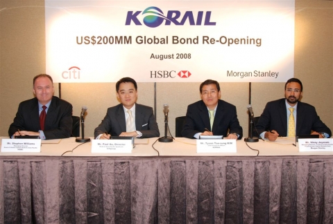 사진 왼쪽부터 
  - Stephen Williams, Managing Director, Head of Global Capital Markets Asia Pacific, HSBC