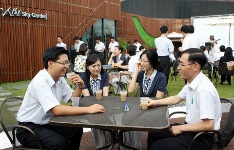 신한은행, 직원들을 위한 휴식공간 SKY GARDEN 오픈