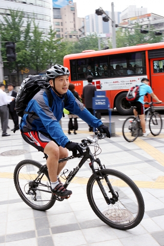 신한銀, 신한가족 여러분 자전거로 출근하세요