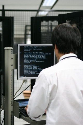 중국발 분산서비스공격(DDoS)에 대비, 전문 연구원을 특별 대기조로 편성했다.