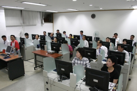 나우앤의 종로광장시장  ‘디지털 상인 교육’ 현장