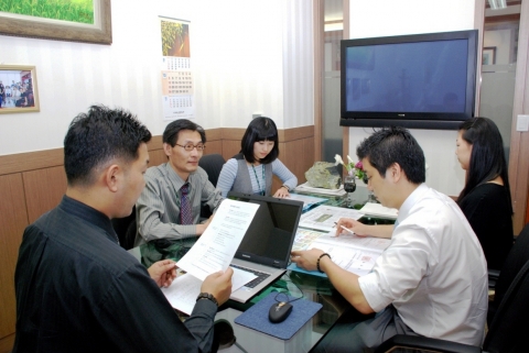 한국관광자원개발 기술개발연구소 회의장면