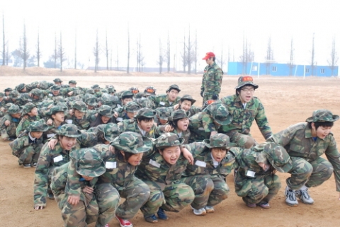 "추위에 얼차려! 기압에 얼차려!" 해병대 방학캠프에 참가한 어린이들