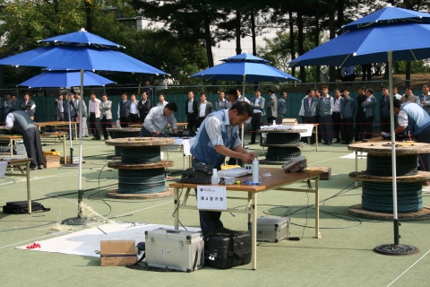 KT는 7일부터 이틀간 우면동 연구센터에서 엔지니어들의 축제 “2008 KT 올림피아드”를 개최하고, 네트워크 운용기술 향상을 위해 노력하는 현장 기술인들을 격려했다.