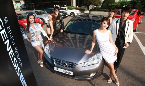 현대차는 『제네시스 쿠페(Genesis Coupe)』의 13일(월) 런칭을 기념해 9일(목)에서 12일(일)까지 수도권 주요 지역에서 「다운타운 로드쇼」를 펼친다.