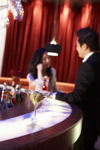 그랜드 인터컨티넨탈 호텔 ‘블러쉬’, 주중 6시부터 9시까지 맥주와 와인, 안주 무제한 제공