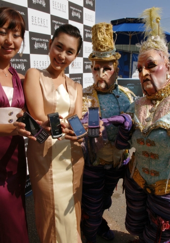 LG전자가 ‘태양의 서커스(Cirque du Soleil)’의 대표작 알레그리아(Alegria)를 공식 후원하고 공연기간 동안 「시크릿, 알레그리아의 화려함을 입다」라는 타이틀로 