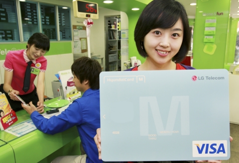 LG텔레콤(사장 정일재 / www.lgtelecom.com) 은 현대카드(대표 정태영 / www.hyundaicard.com)와 제휴, 휴대폰을 구매하고 통신요금을 자동이체할 경우