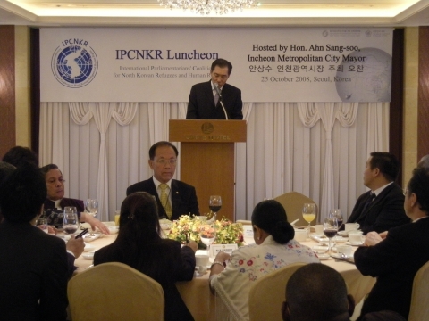 안상수 시장이 국제의원연맹(IPCNKR) 총회에 참석해 “인천은 세계평화와 인권, 북한자유이주민보호를 위해 2014 아시안게임개최와 북한과 접경도시로서 그 역할이 한층 증대되고 있