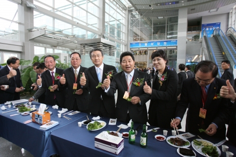 세계한인경제인들을 깜짝 놀라게 한 그 맛…과메기와 물회