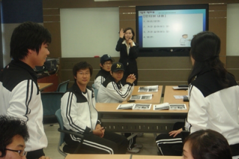 KHC교육원 임지민 원장, 한국화이바 신입사원 대상 예절 교육