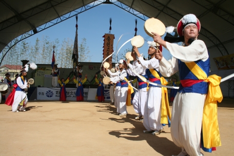 충현고등학교 광명농악 연주 모습