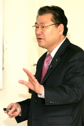 서철원 강사와 함께한 노벨과 개미 ‘부모 아이사랑 강연회’ 성황리 마무리