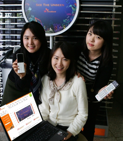 SK브로드밴드는 초고속인터넷, IPTV, 인터넷전화를 하나로 통합해 월 33,000원(광랜, 3년 약정 기준) 또는 28,500원(스피드, 3년 약정 기준)에 제공하는 새로운 컨버
