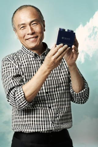허영만  “ 나눔은 밥상에 숟가락 하나를 더 얹는 것이다”