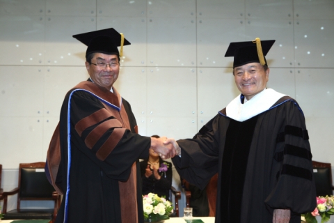 건국대 ‘그린농촌 부흥운동’ 김용복 회장에 명예 경영학 박사 학위
