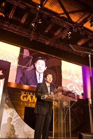 WCG 그랜드 파이널 개막식서 환영사중인 삼성전자 최지성 사장