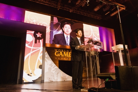 WCG 그랜드 파이널 개막식서 환영사중인 삼성전자 최지성 사장