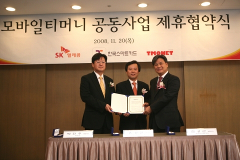 SK텔레콤(대표이사 사장 金信培, www.sktelecom.com)은 20일 서울 프라자호텔에서 한국스마트카드, 티모넷과 함께 <모바일 티머니 공동사업> 제휴 협약식을 