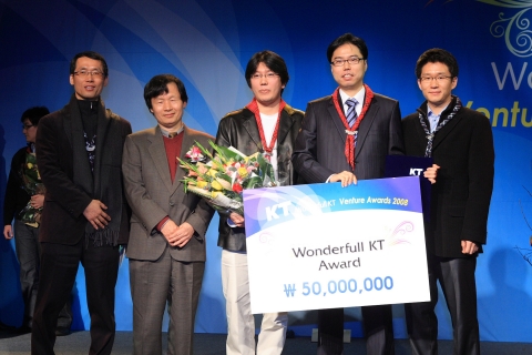원더풀 KT 벤처어워드 2008(Wonderfull KT Venture Awards 2008)’ 시상식에서 최우수상과 상금 5,000만원을 받은 (주)마이티웍스가  KT신사업부문 
