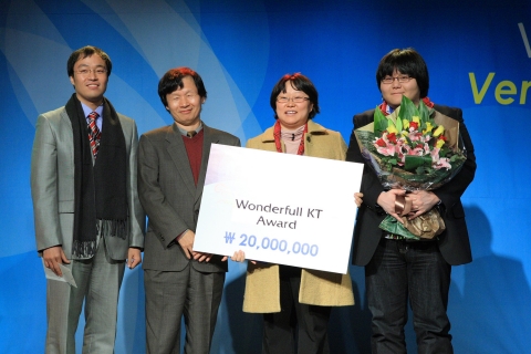 원더풀 KT 벤처어워드 2008(Wonderfull KT Venture Awards 2008)’ 시상식에서 우수상과 상금 2,000만원을 받은 (주)로직게임이  KT신사업부문 최두