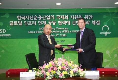 좌 : 이수화 증권예탁결제원 사장
우 : Mr.James E.Drumm (omgio사 Executive Director Asia, 아시아지역 총괄본부장)