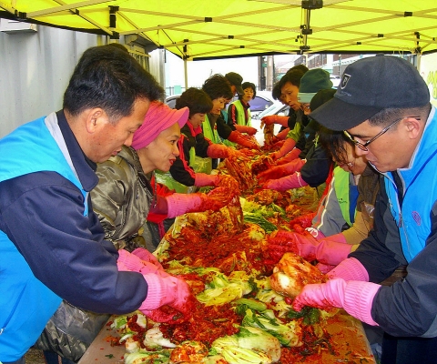 기아차 직원들, 연말 맞아 군산지역 김장김치 봉사활동 펼쳐