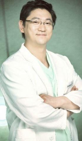 주름진 피부 시원하게 펴고 살자…프리미어피부과, 생활 속 피부 다림질법 소개